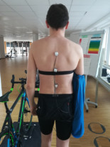 Fig. 3: Temperature and humidity sensors on the back of the test subject. Image source: VAUDE Sport GmbH & Co. KG