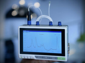 Application example: MSR FlexSensor for temperature and humidity in combination with a measurement box.