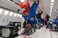 Schwerelos im Auftrag der Forschung: Prof. Dr.med. Dr.rer.nat. Oliver Ullrich während eines Parabolfluges in Bordeaux (F).