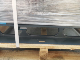 Montierter MSR165 Datenlogger zur Überwachung der Transportbelastungen.